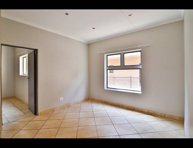 2 BEDROOM FLAT SOLD IN VILLIERIA